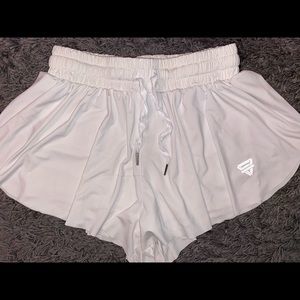 Flowy compression shorts